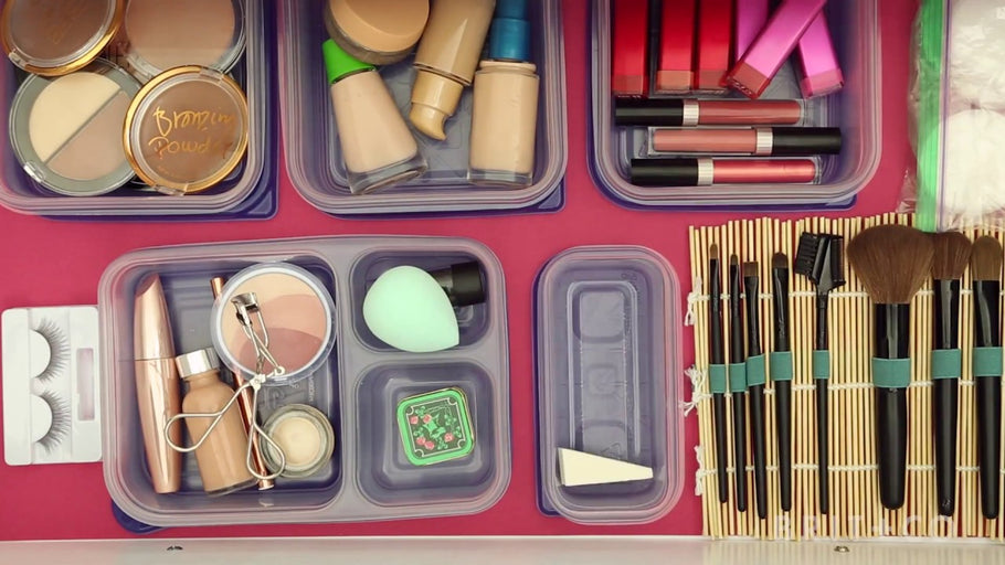 We teamed up with Ziploc® to share a few tips and DIYs to keep the makeup drawer organized and our brains un-frazzled!