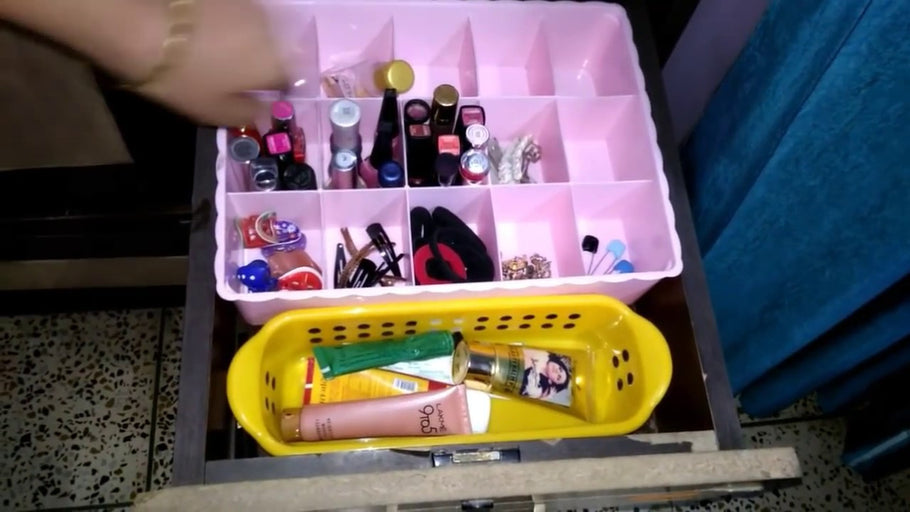 This video is about makeup or cosmetics drawer organization